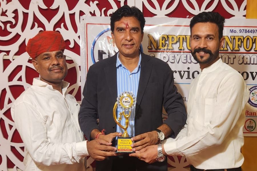 "WebTech Computer Institute receiving the Best Computer Institute Award in Sirohi"