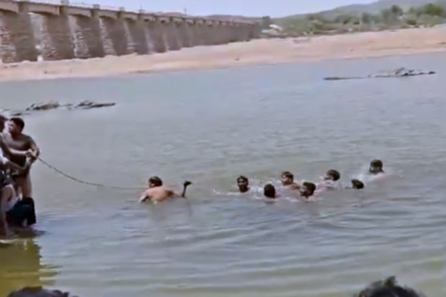 Eight Youths Drown in Banas River - Tonk Drowning Incident | www.firstrajasthan.com